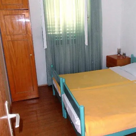 Apartment With Parking Space Vrisnik, Hvar - 4051 *